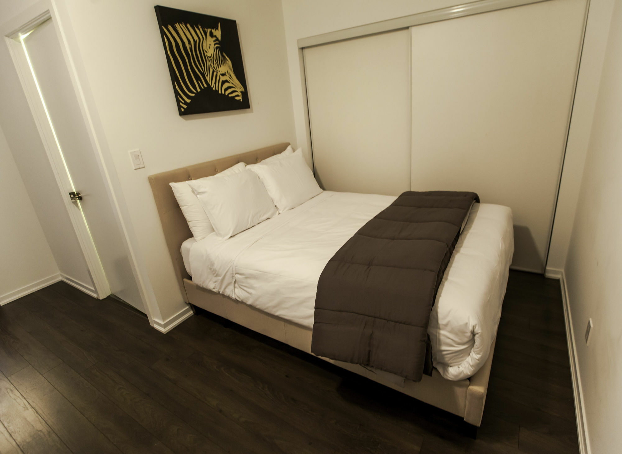 Queen Street 2 Bed Apartment Toronto
