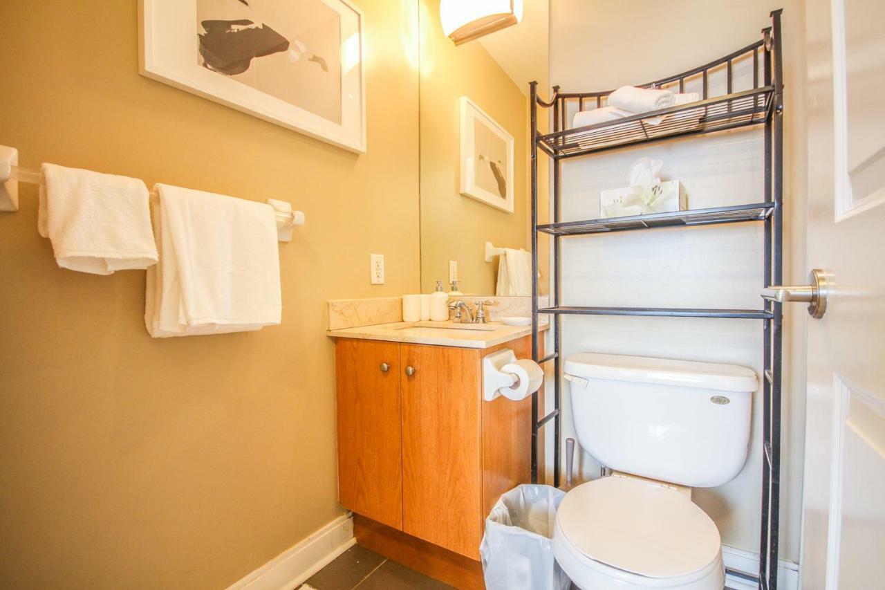 Sarkar Suites - Yorkville Apartment *