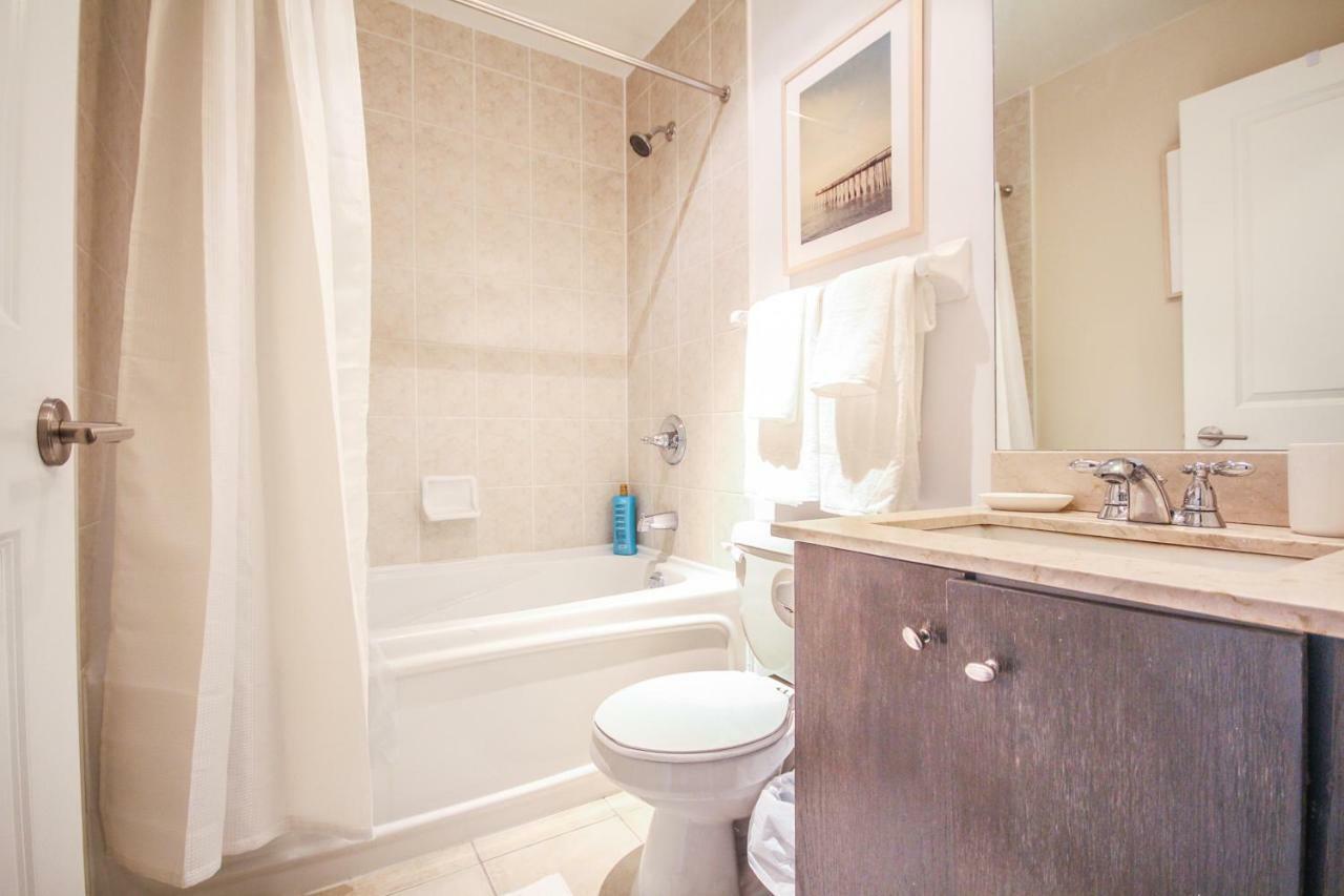 Sarkar Suites - Yorkville Apartment *