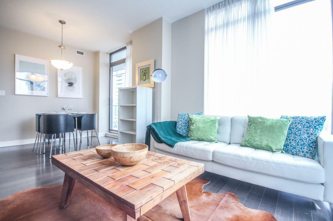 Sarkar Suites - Yorkville Apartment