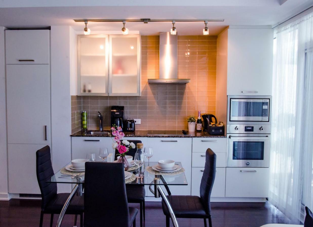 Royal - Upscale Downtown Apartment