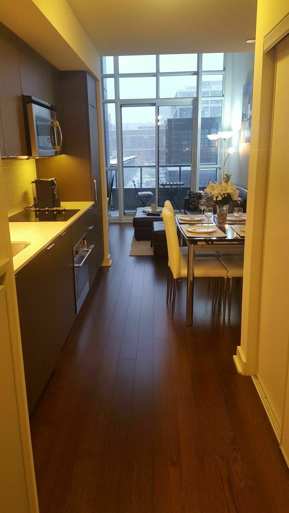 Lavish - Two Story Loft - Downtown Apartment *