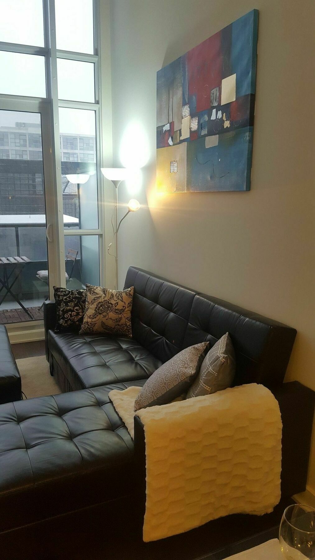 Lavish - Two Story Loft - Downtown Apartment