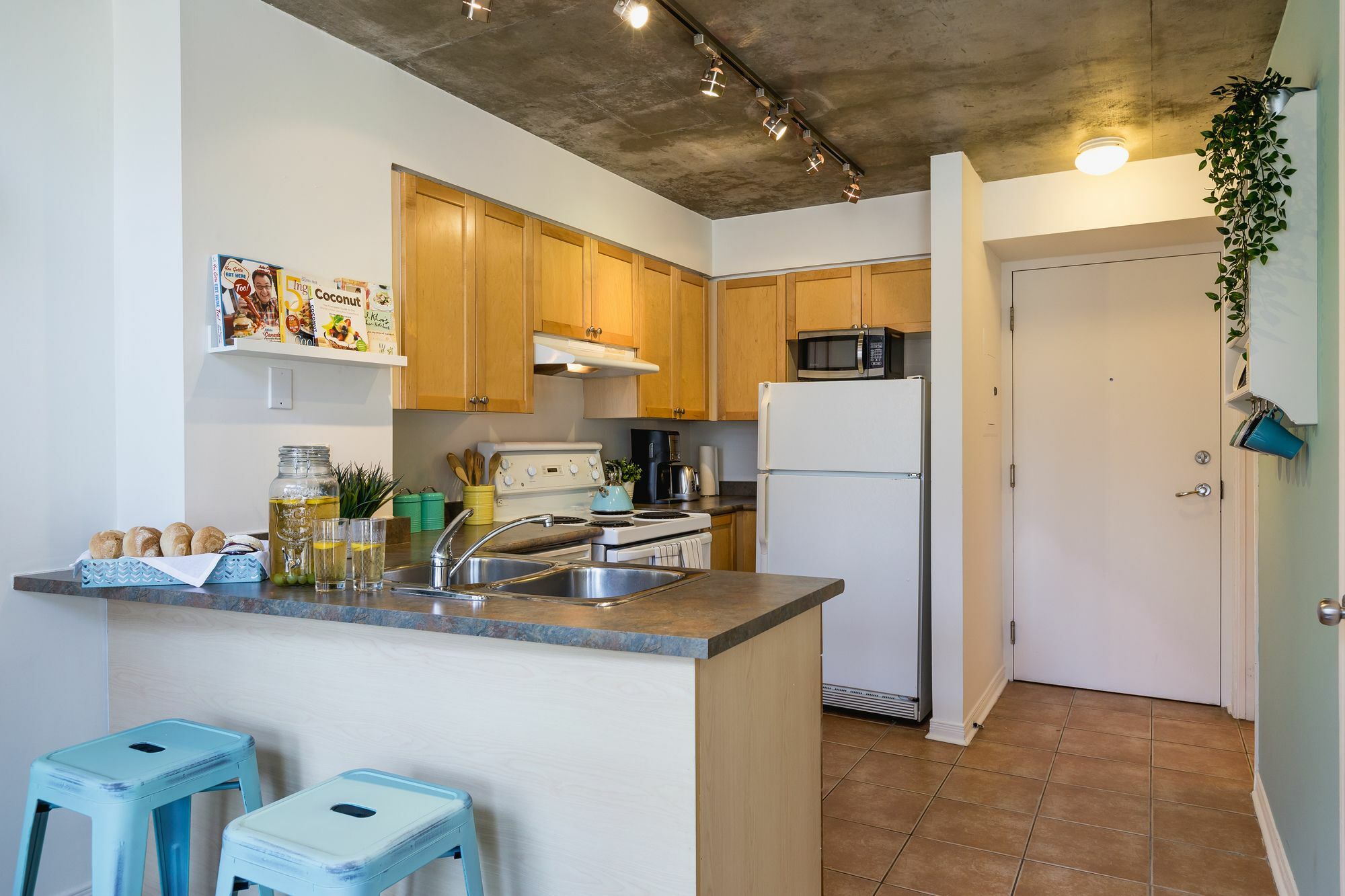 Quickstay - Sunlit Luxury Loft On King West 3*