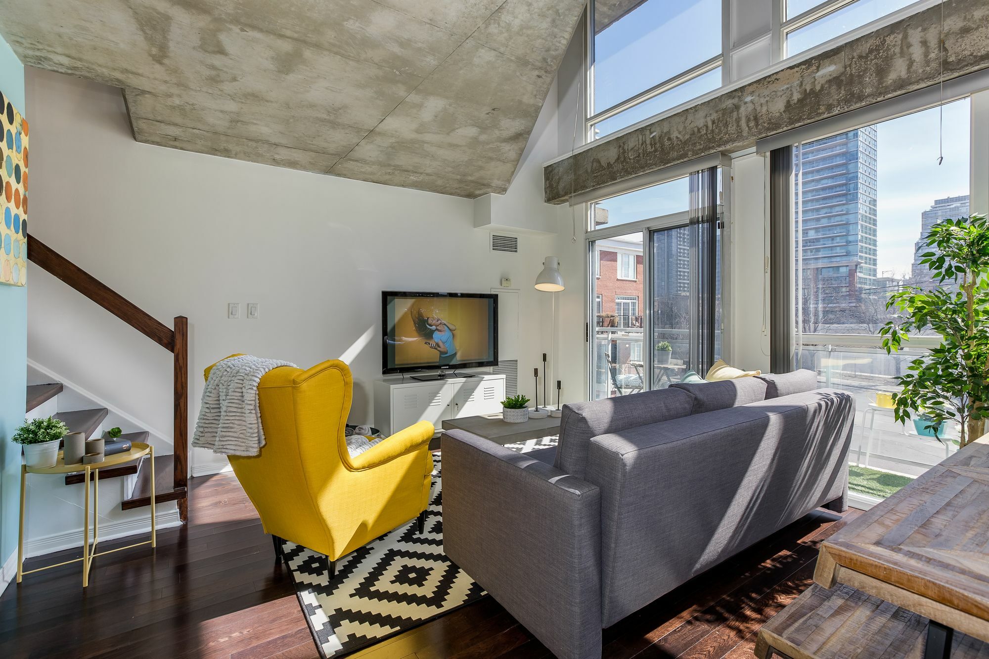 Quickstay - Sunlit Luxury Loft On King West 3*