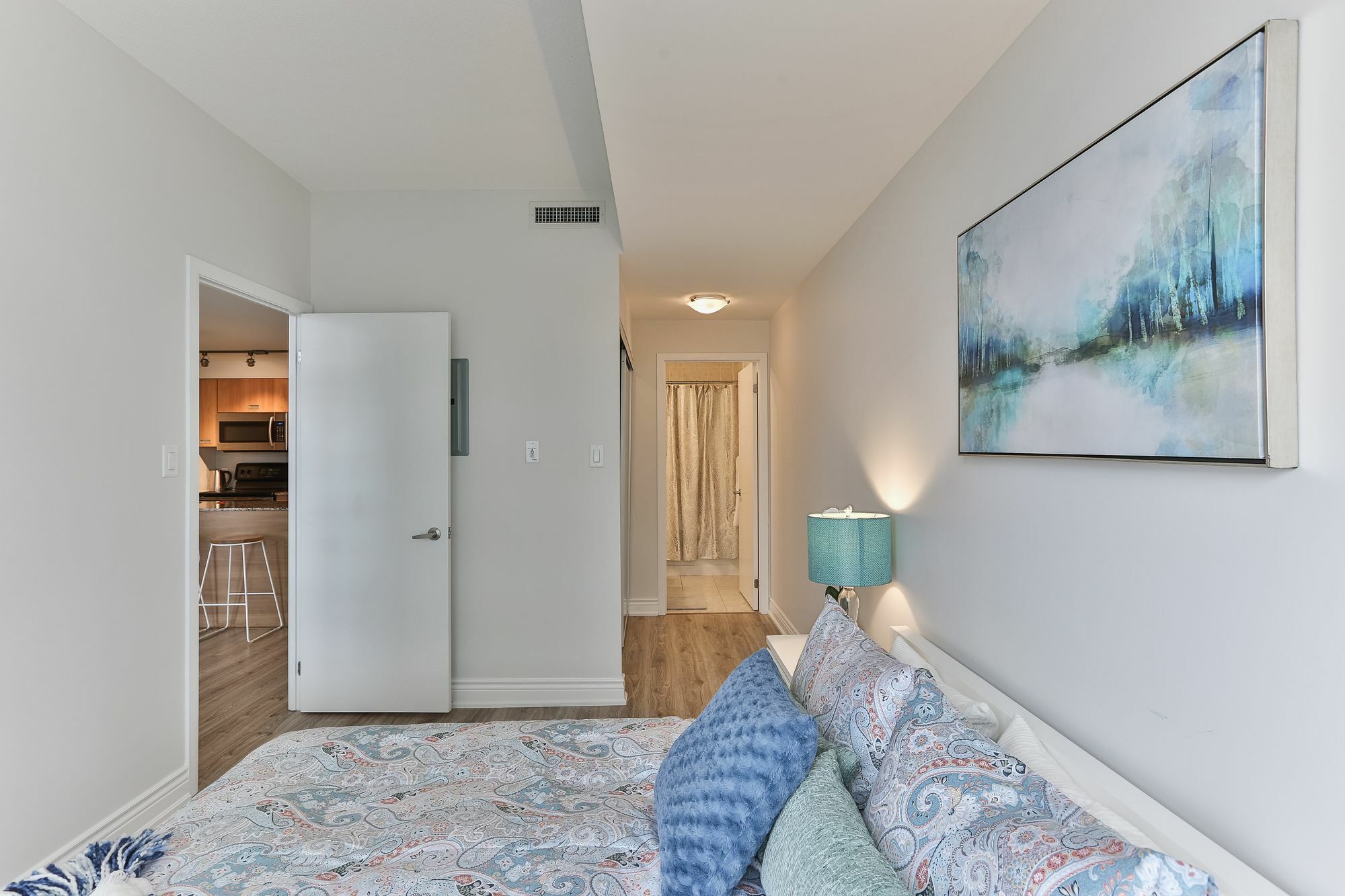 Quickstay - Luxury Sub-penthouse On Bay St. Hotel 4*