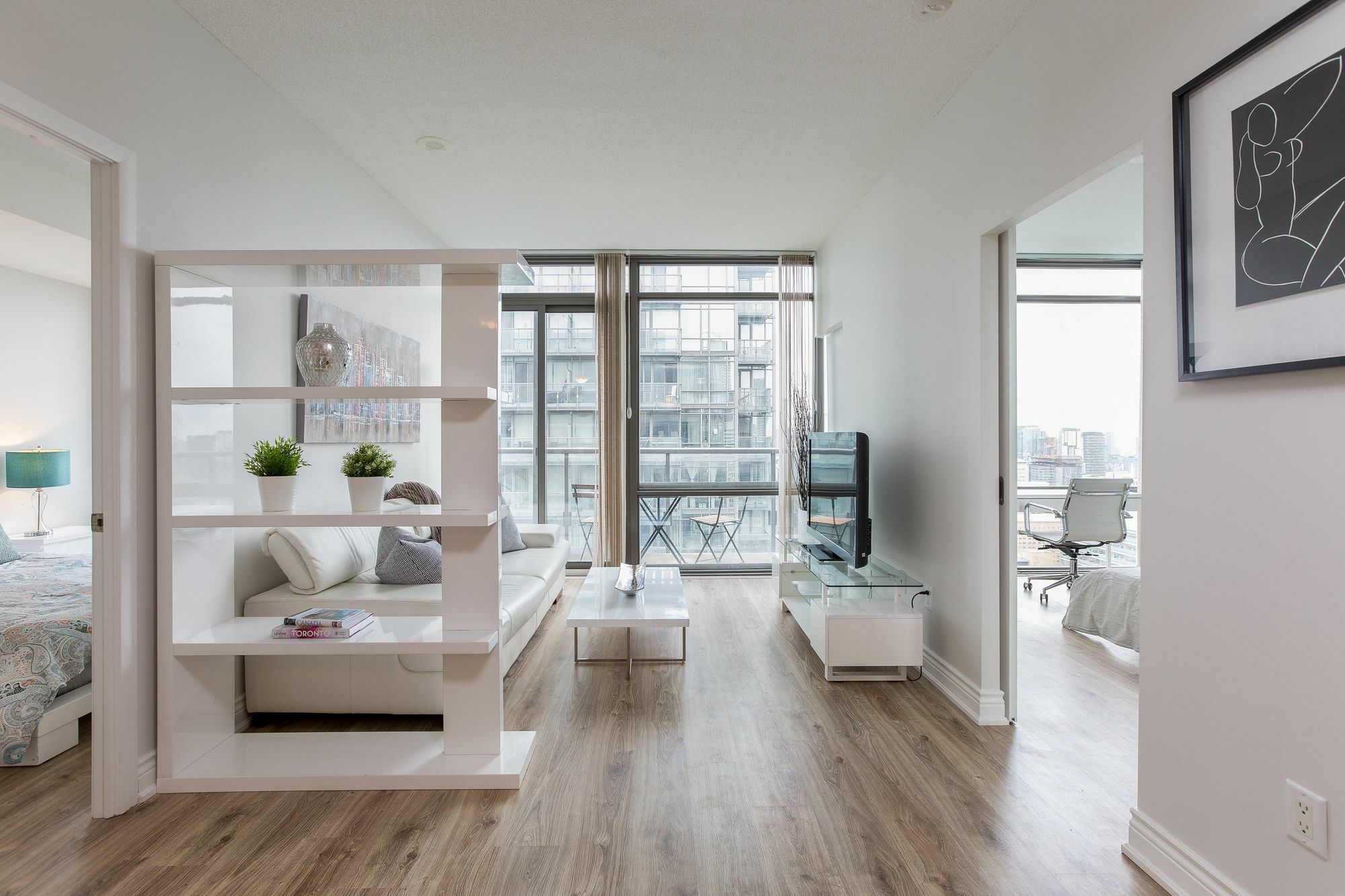 Quickstay - Luxury Sub-penthouse On Bay St. 4*
