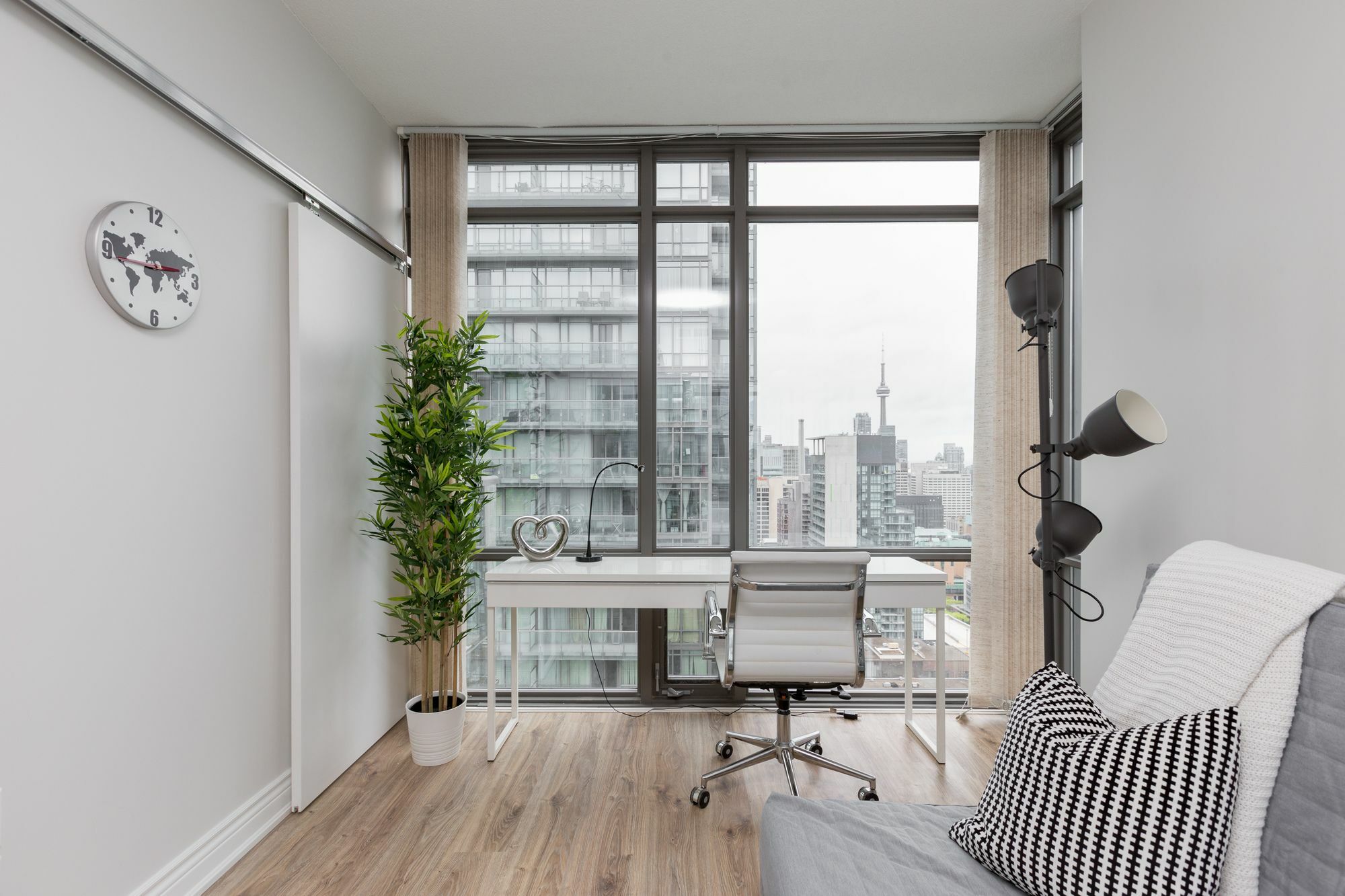 Quickstay - Luxury Sub-penthouse On Bay St.