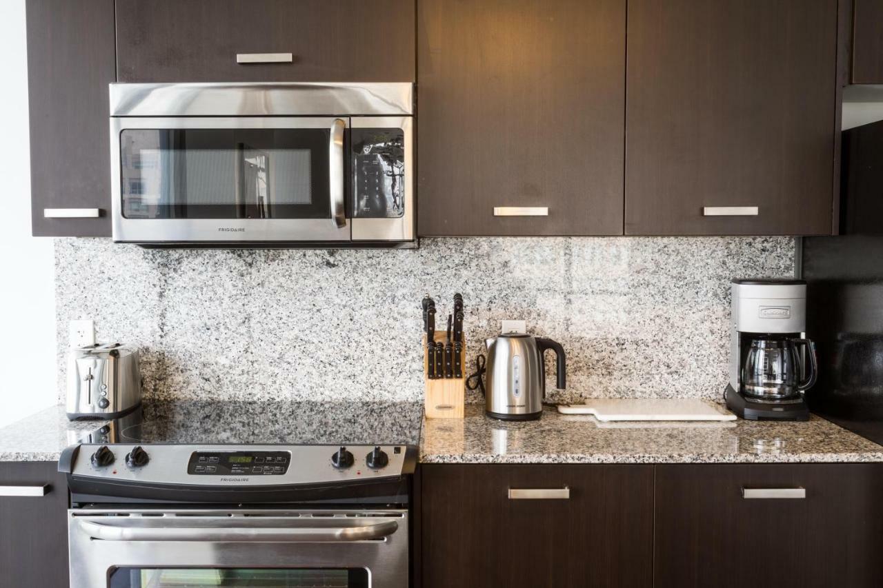 Altitude Suites Bay Street - Holiday Bonus - Free Parking Toronto
