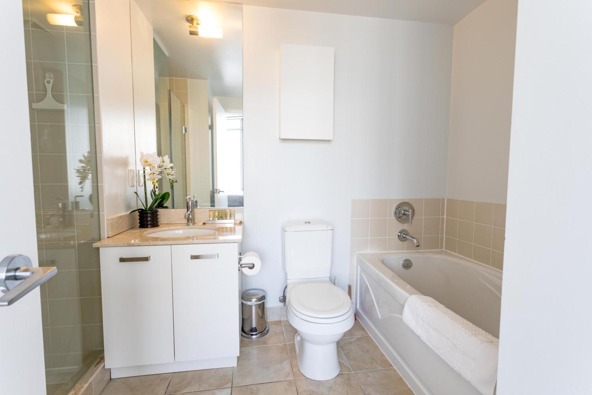 Aparthotel Altitude Suites Bay Street - Holiday Bonus - Free Parking Toronto