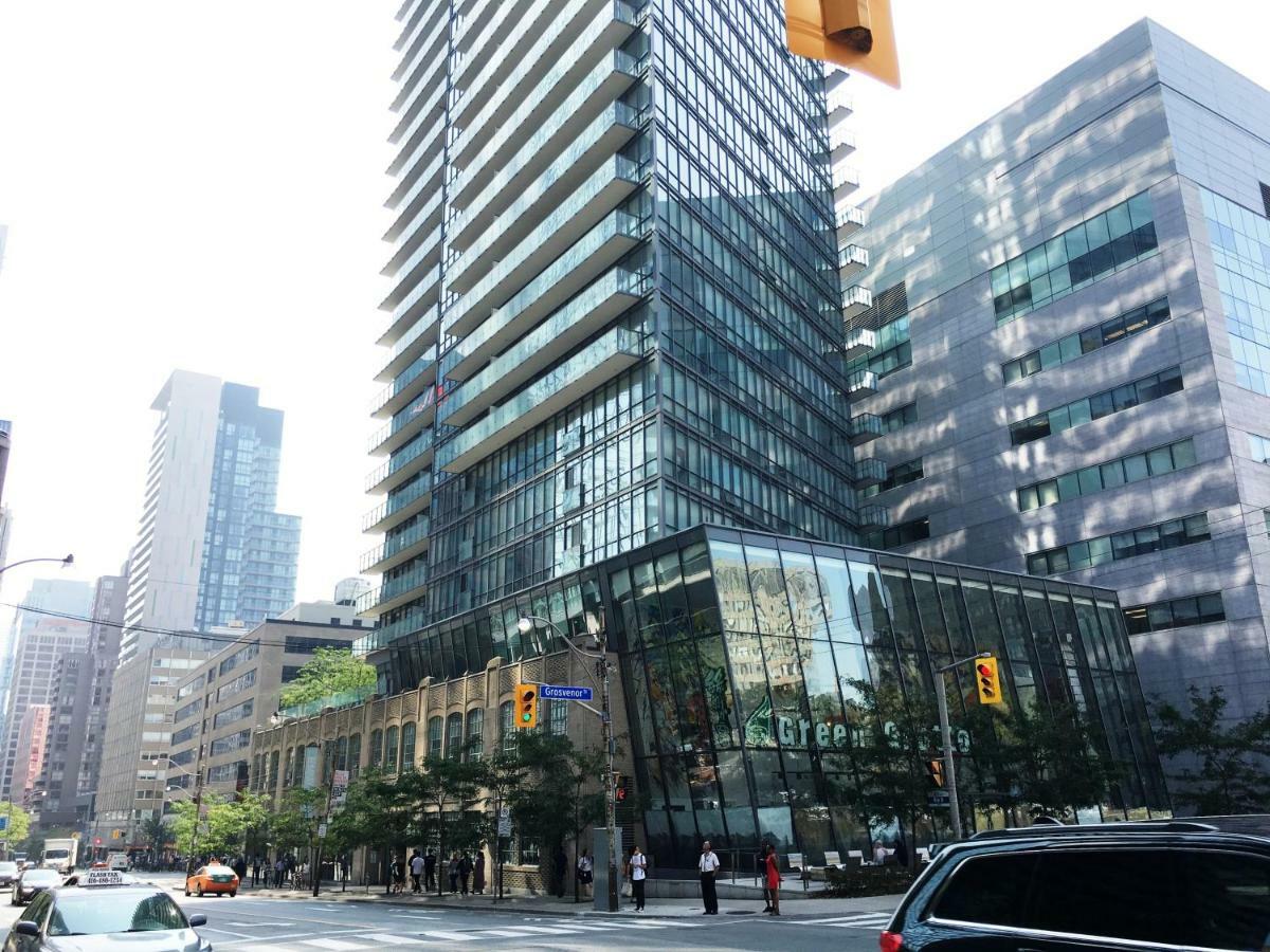 Altitude Suites Bay Street - Holiday Bonus - Free Parking *