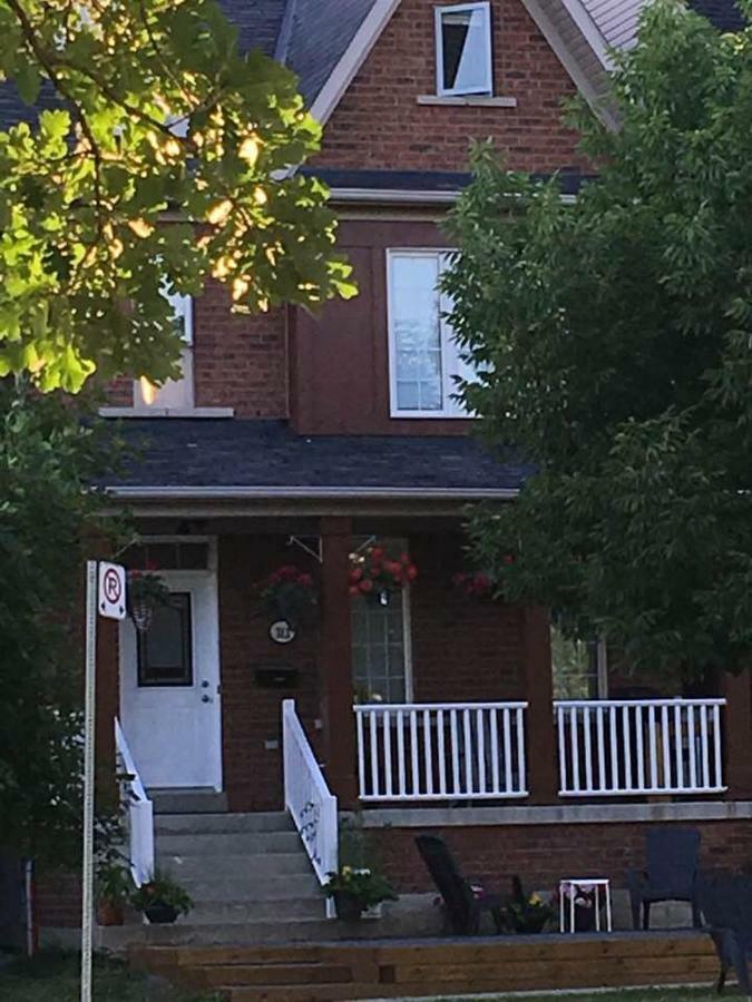 Village At York U Homestay Toronto