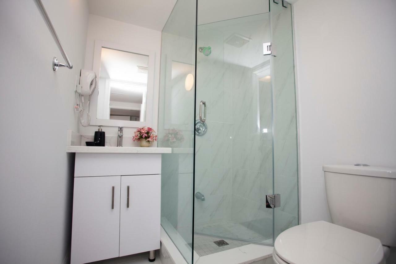Cozy 3br 2bth Lower Unit, A Min To Hwy401, 404 & Dvp * Toronto