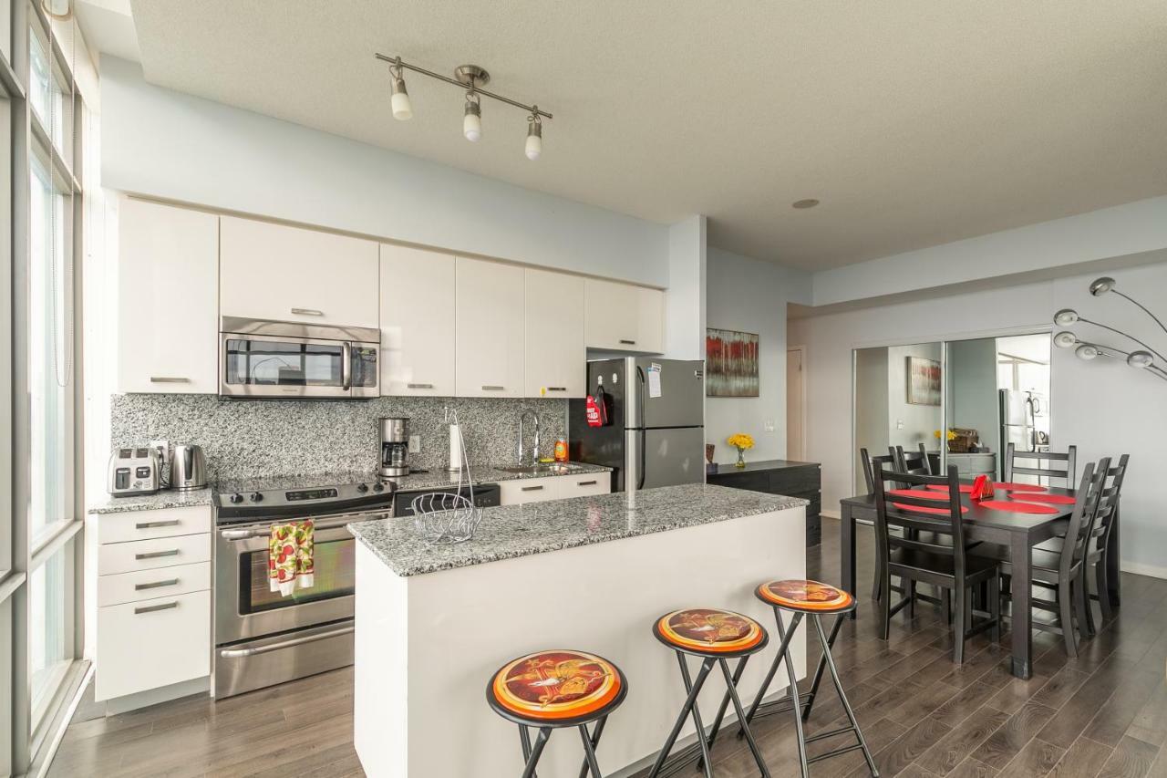 Unbelievable Penthouse View With 3 Bedrooms Apartment Toronto