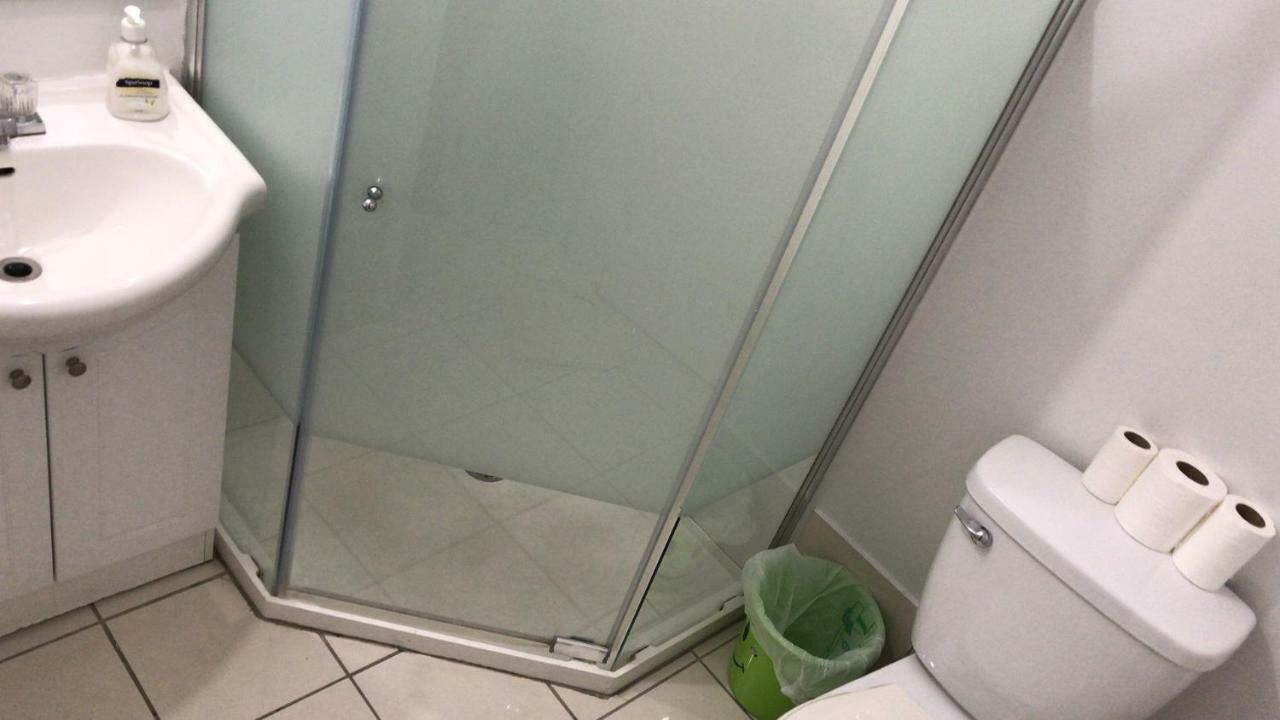 Monthly Apartment-elizabeth * Toronto