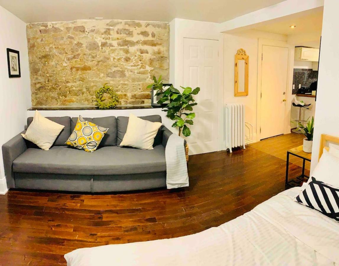 Spacious Bachelor - Parkdale Mansion *