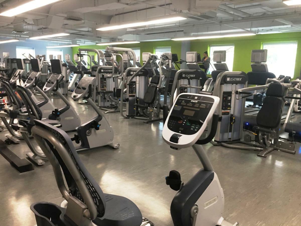 Altitude Suites Bay Street - Holiday Bonus - Free Parking