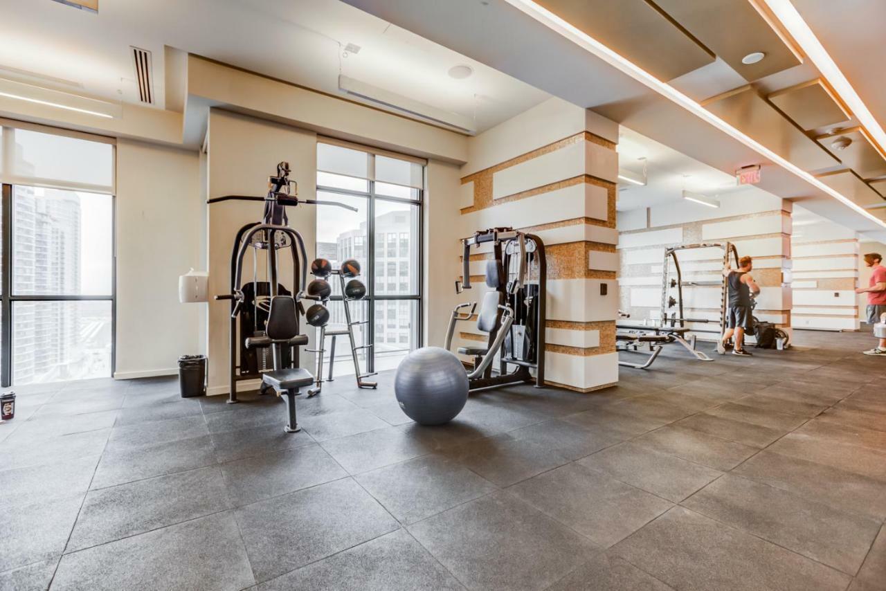 Chol Furnished Heart Of Downtown Toronto, 2 Beds, Free Parking, Cn Tower View Apartment *
