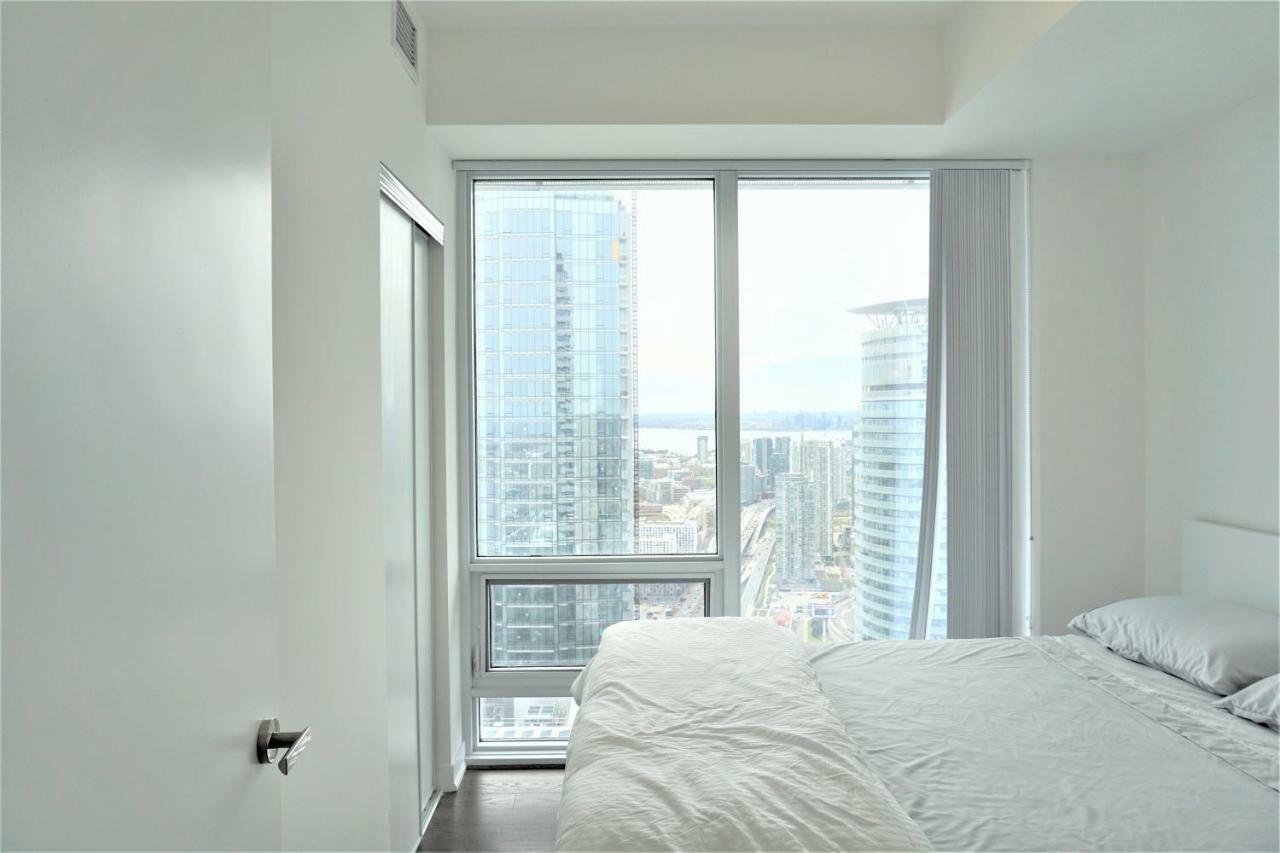Presidential Heart Of Downtown With Stunning View * Toronto