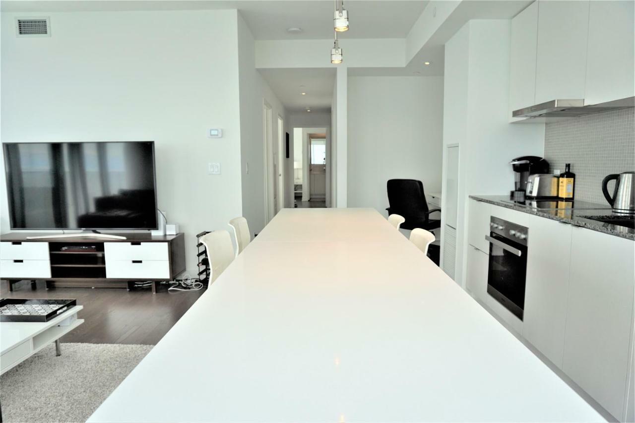 Apartment Presidential Heart Of Downtown With Stunning View Toronto