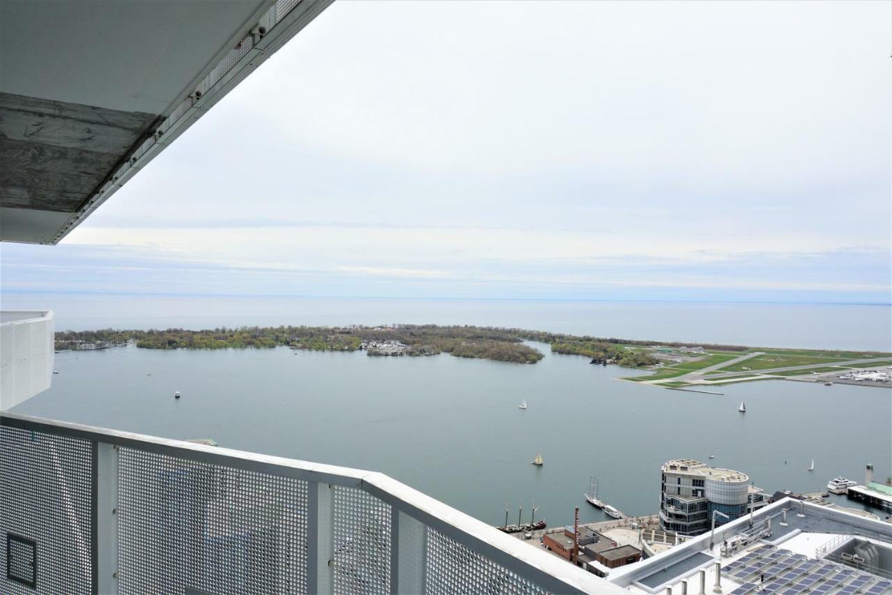 Apartment Presidential Heart Of Downtown With Stunning View Toronto