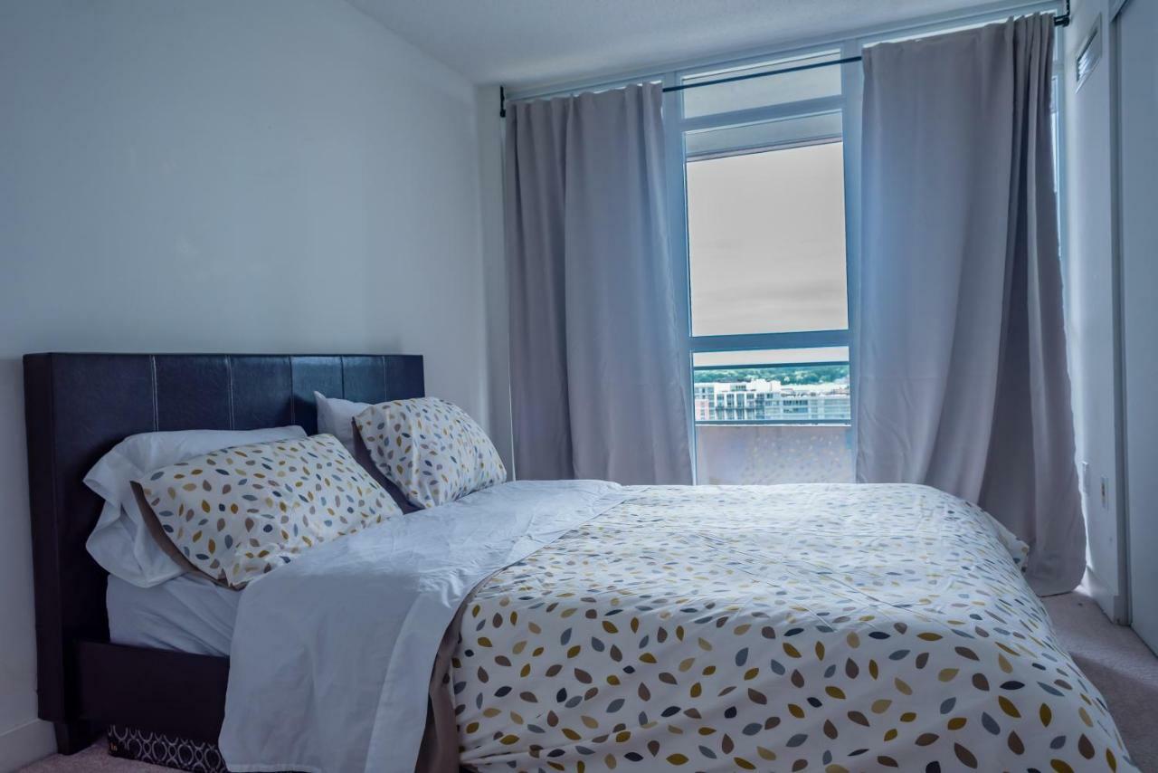 Luxury Downtown - 2 Bedroom *