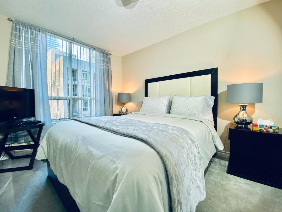 City Stay Condos - Downtown Toronto, Simcoe Street Apartment