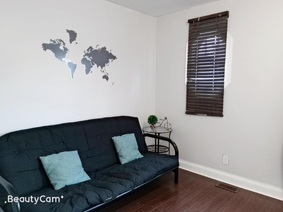Locarno Hostel Toronto