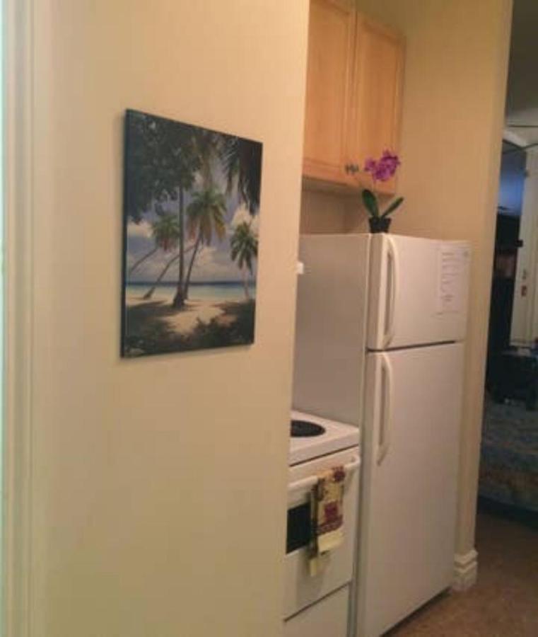 Apartment Spacious Bachelor Studio Apt Toronto