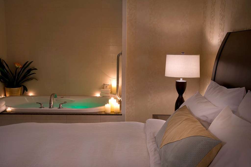 Hotel Revery Downtown, Curio Collection By Hilton Toronto