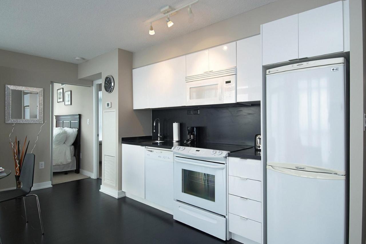 Whitehall Suites - Lakeview Suites Apartment Toronto