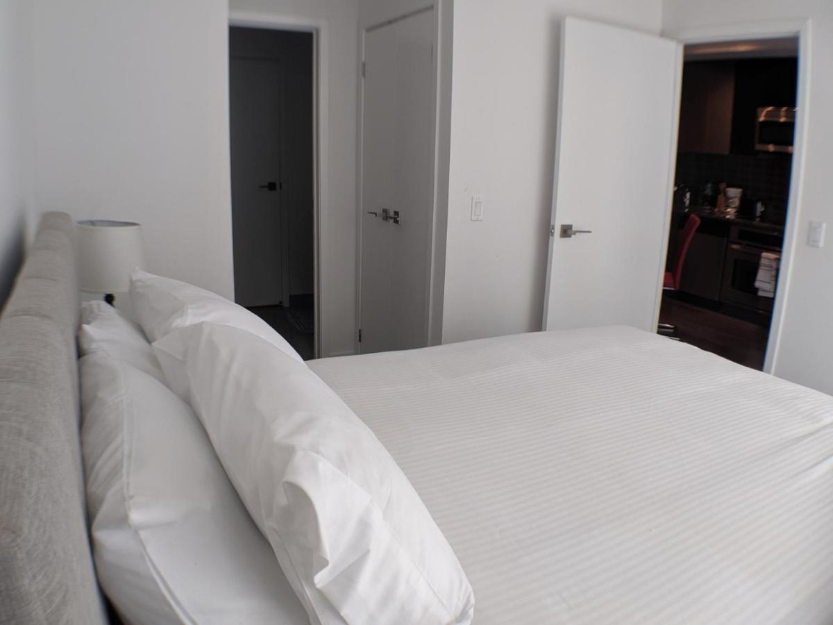 Furnished At Yonge & Eglinton By Canvas Apartment *