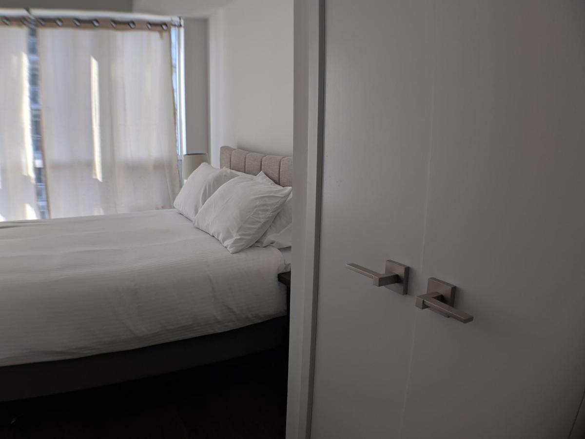Furnished At Yonge & Eglinton By Canvas * Toronto