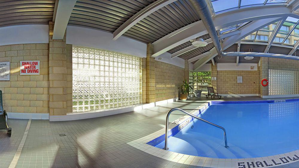 Airport East By Ihg Hotel Toronto