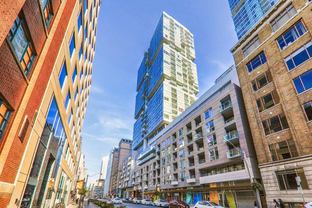 Perfectly Downtown With Free Parking Toronto