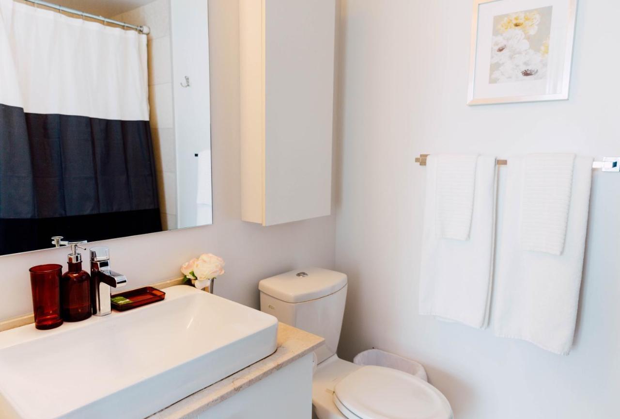 Sarkar - Entertainment District Apartment Toronto