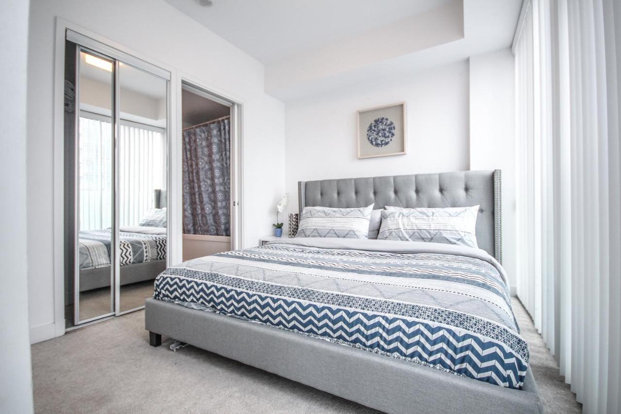 Sarkar - Entertainment District Apartment Toronto