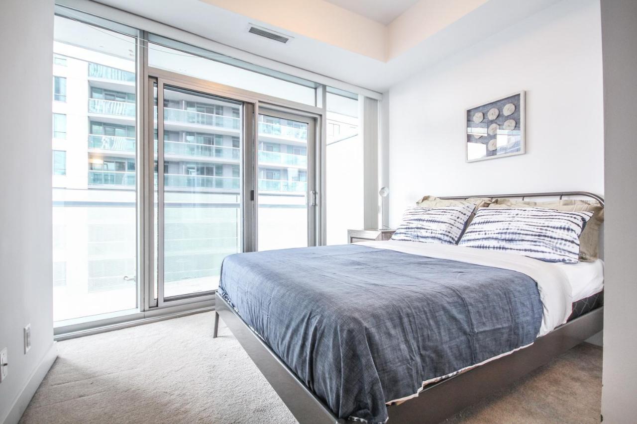 Sarkar - Entertainment District Apartment Toronto
