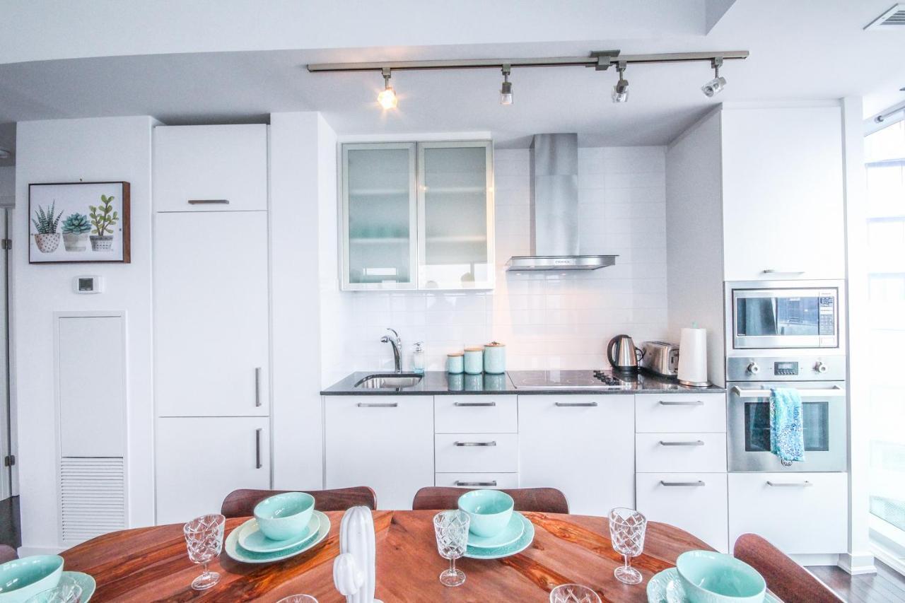 Sarkar - Entertainment District Apartment Toronto