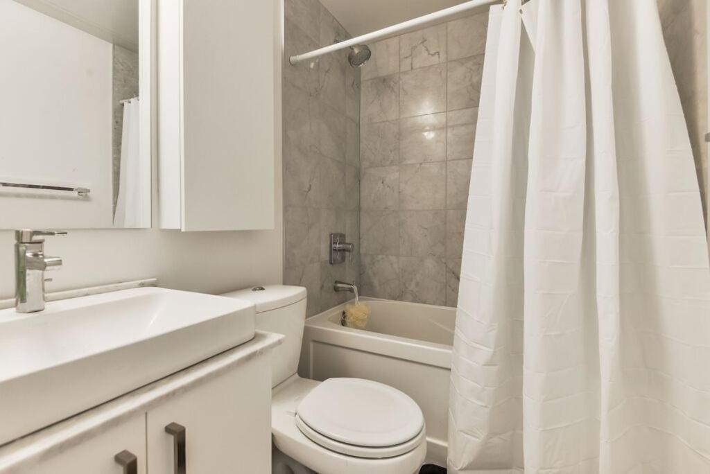 Downtown Toronto 56Th Floor Furnished Rental Monthly Available *