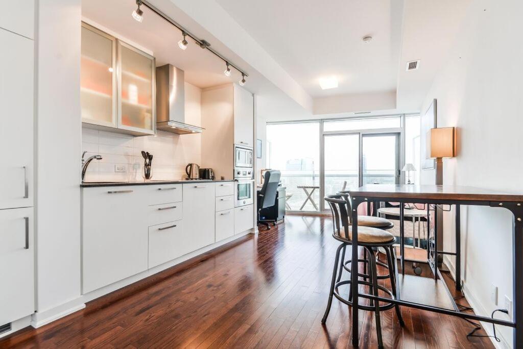 Downtown Toronto 56Th Floor Furnished Rental Monthly Available * Toronto