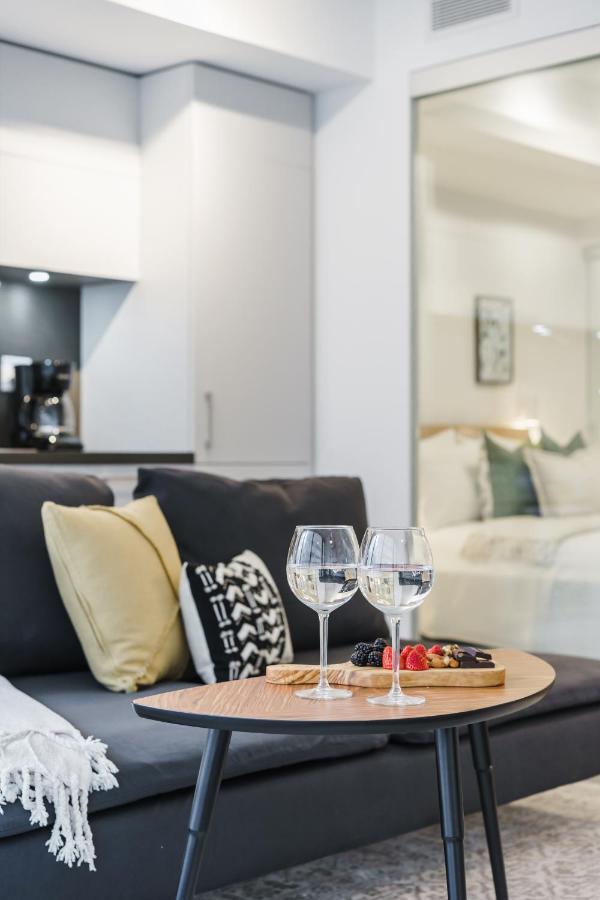 Sarkar Suites - Cumberland St. * Toronto