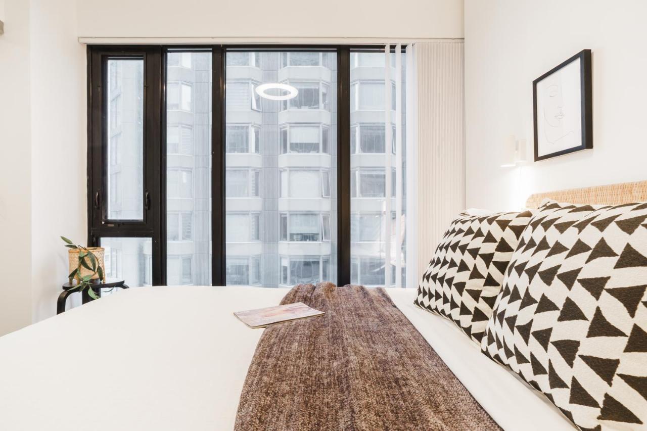 Sarkar Suites - Cumberland St. * Toronto