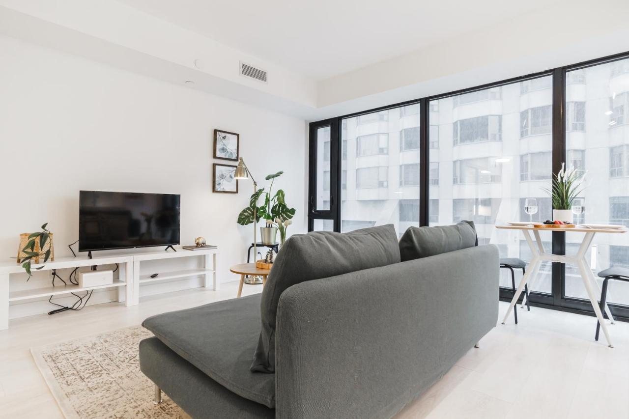 Sarkar Suites - Cumberland St. * Toronto