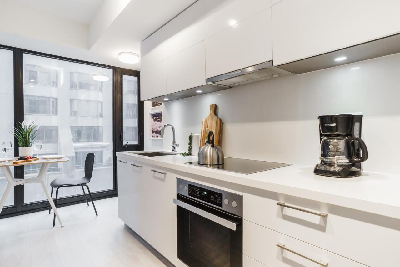 Sarkar Suites - Cumberland St. Toronto