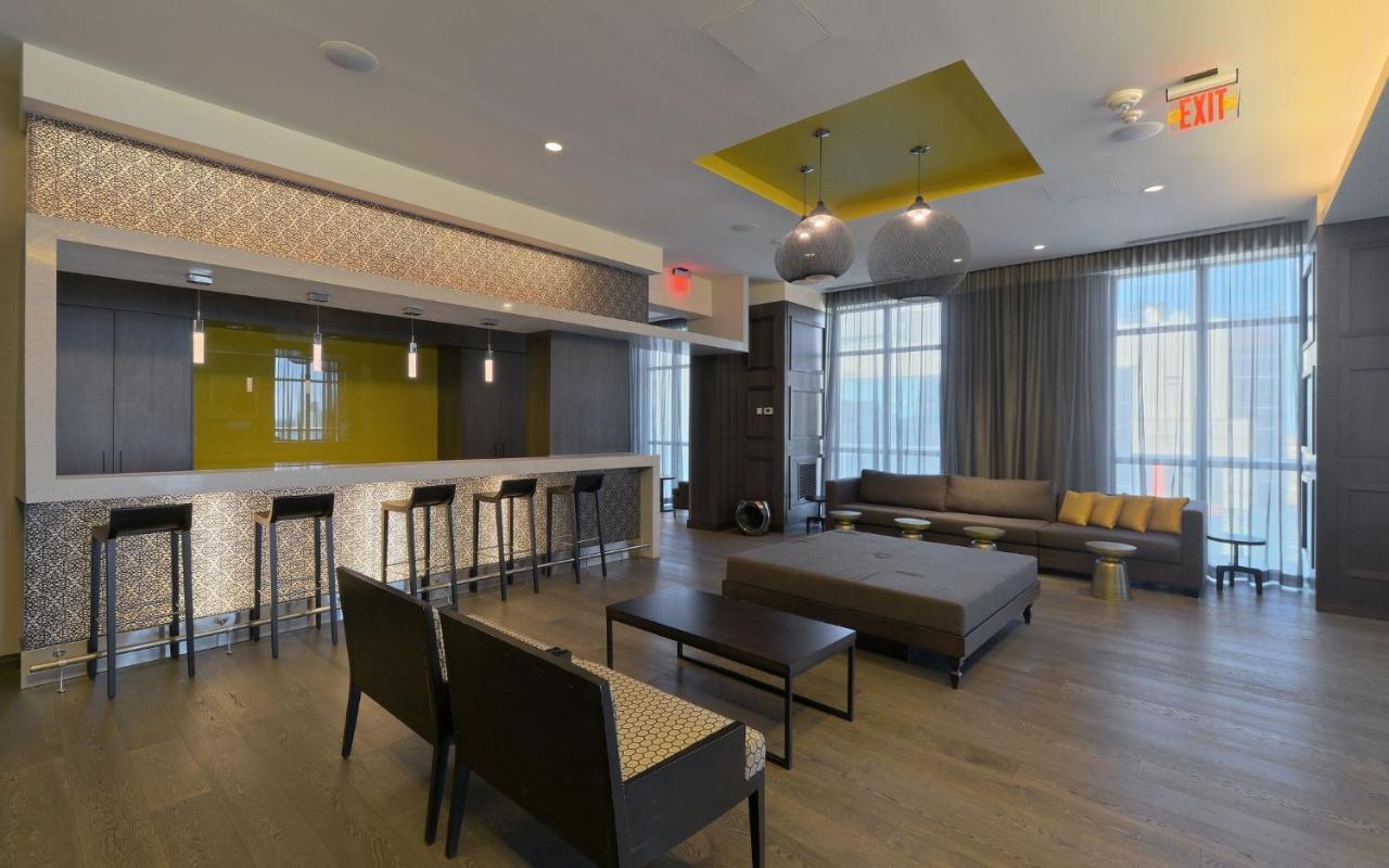 Delsuites - 300 Front Street - 30 Night Stays 5*