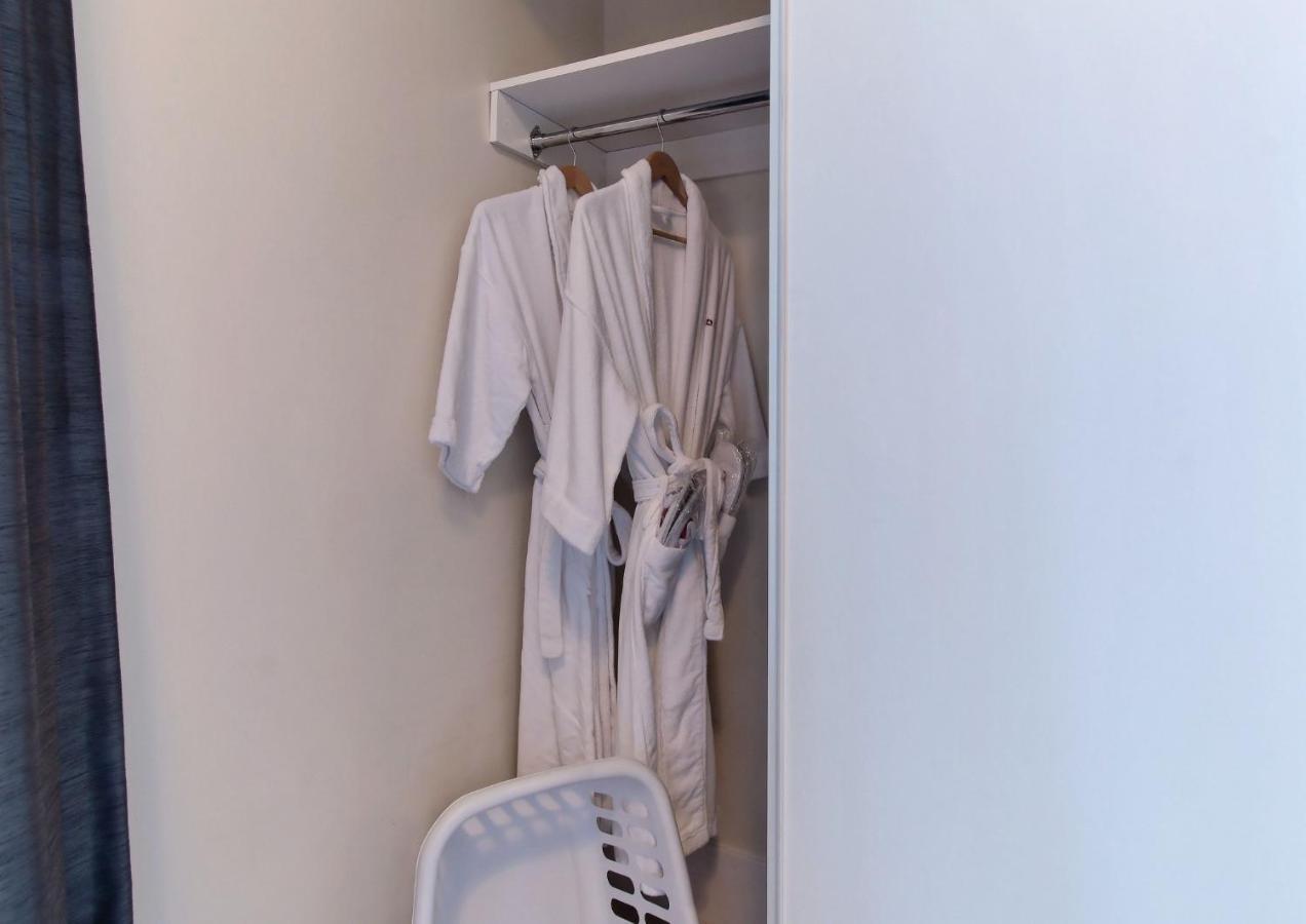 Hotel Delsuites - 300 Front Street - 30 Night Stays Toronto