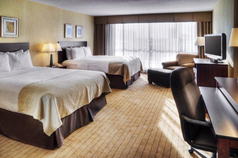 Hotel Airport East By Ihg 3*