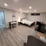 Guest House Basement - Master Bedrooms In Bayview Village