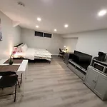 Guest House Basement - Master Bedrooms In Bayview Village